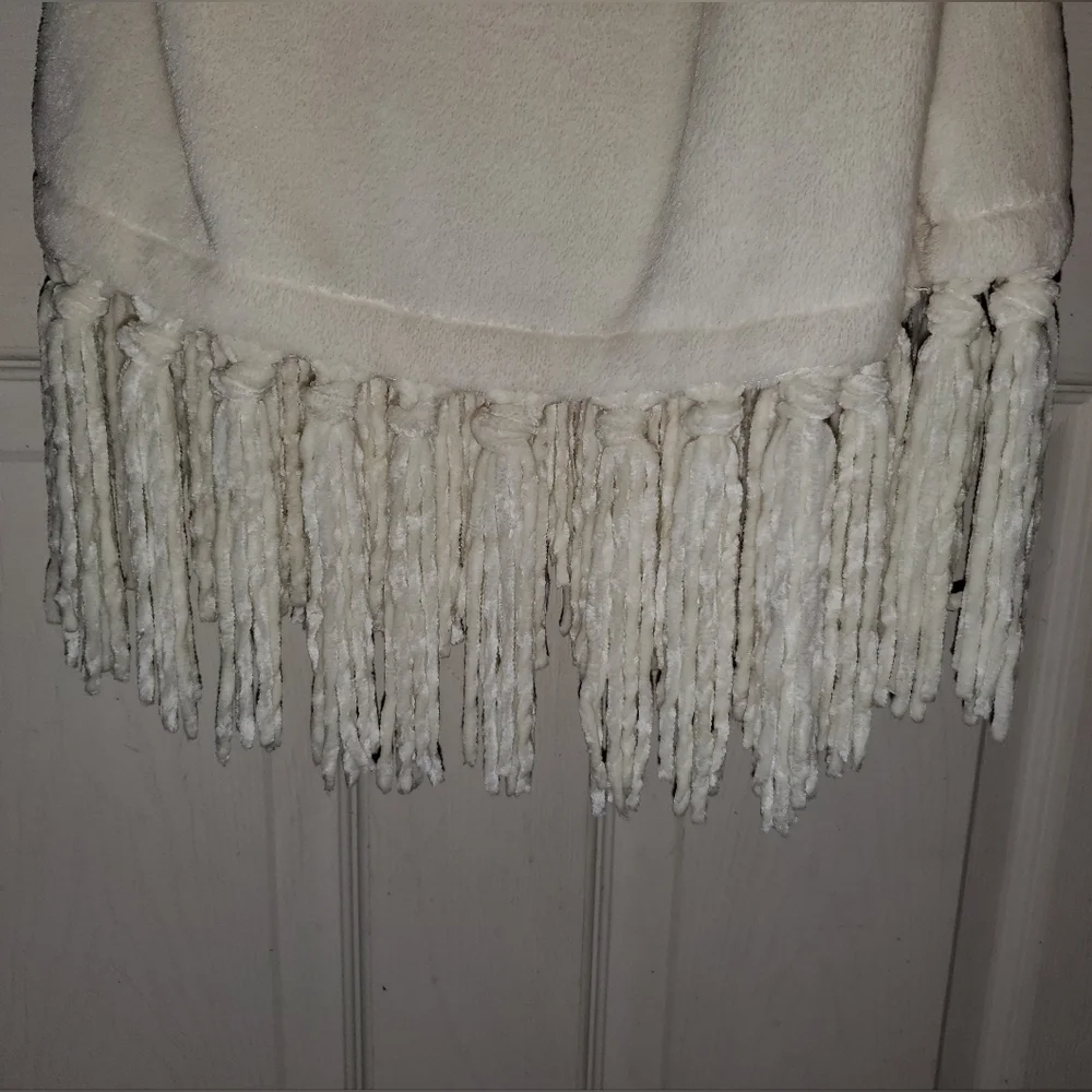 NWT Chenille Fringe Flannel Throw Blanket